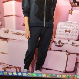 Meet your Posher, Noor